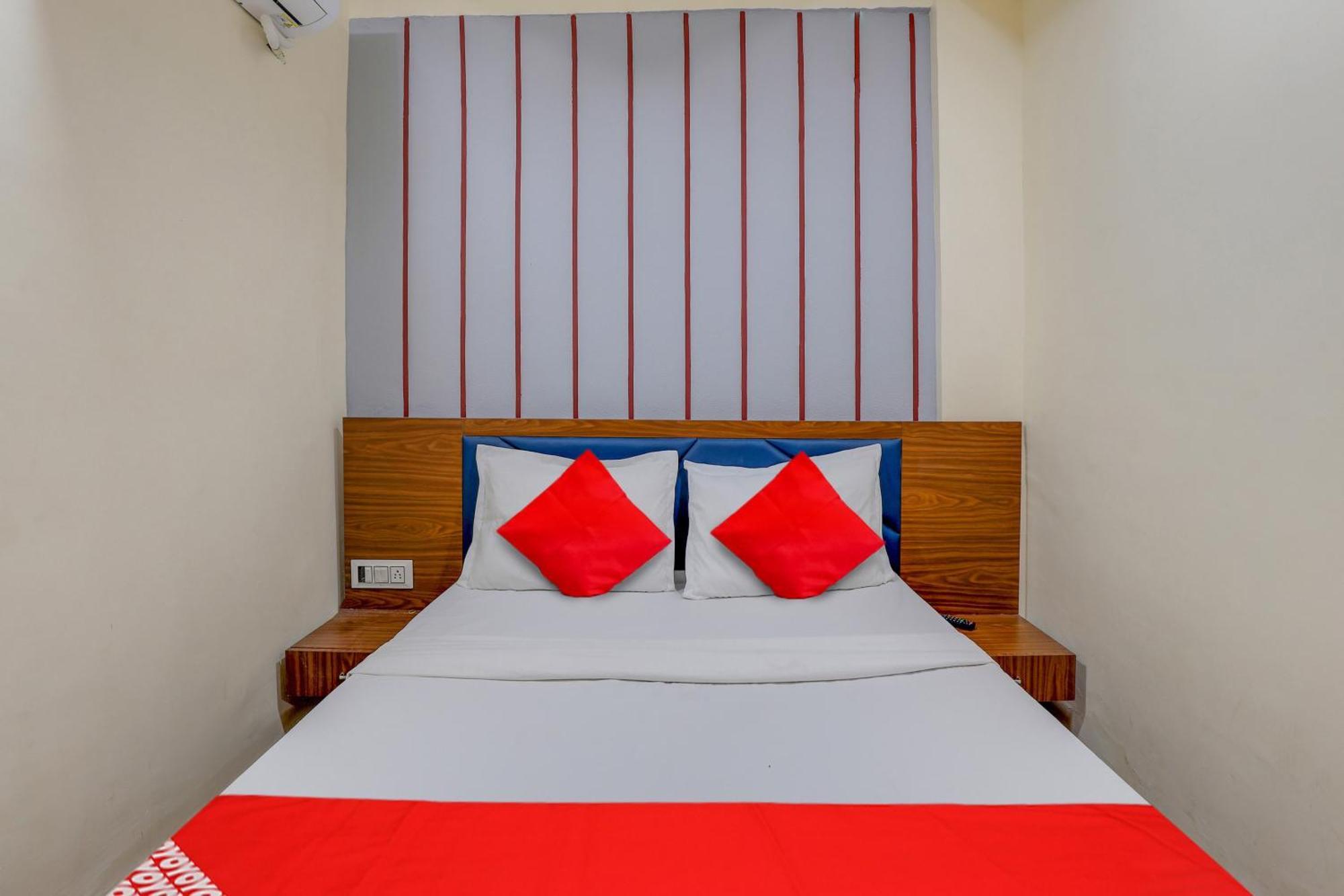 Hotel O Lotus สุรัต ภายนอก รูปภาพ